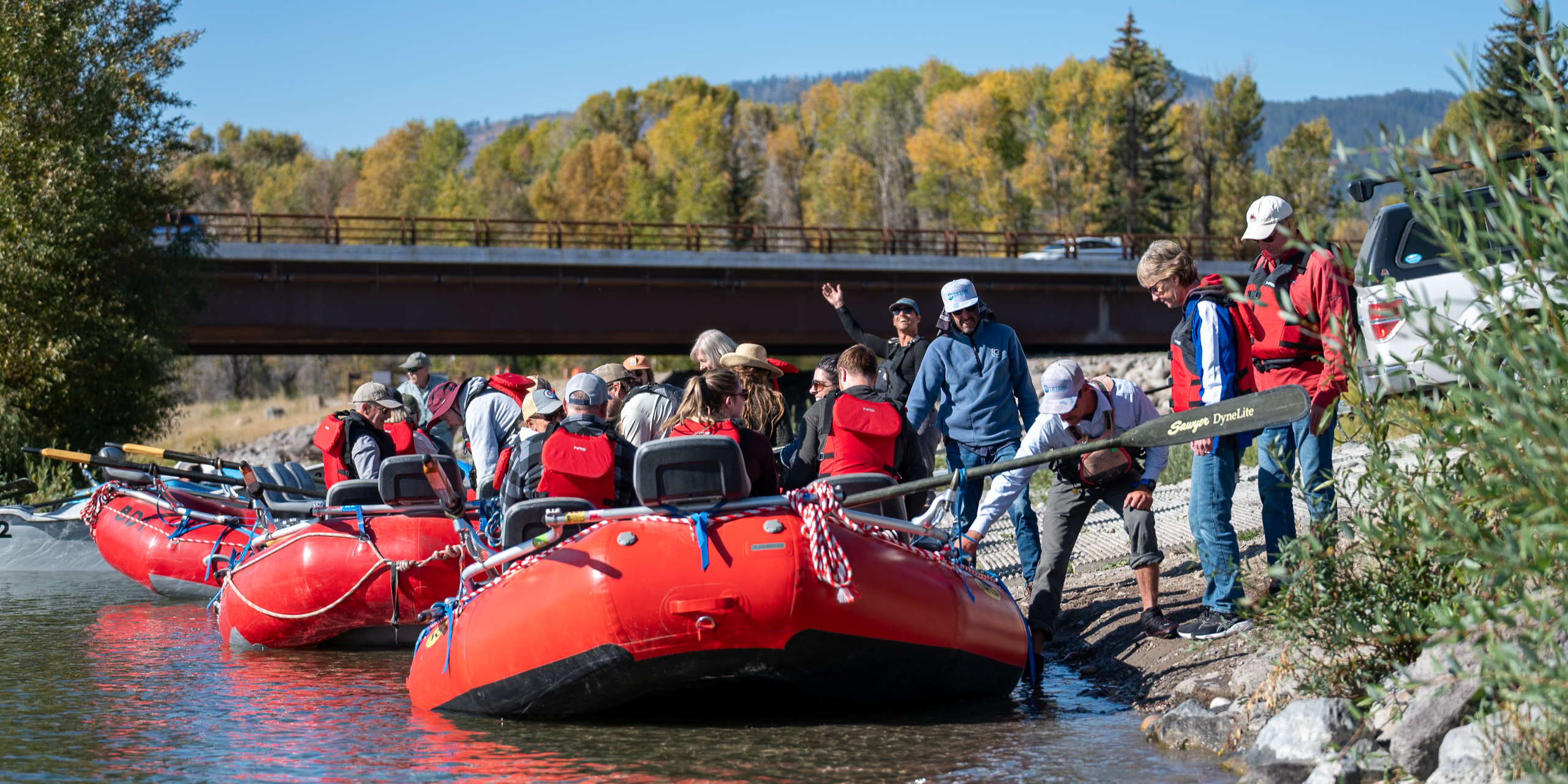 guests getting on boat for a snake river scenic float